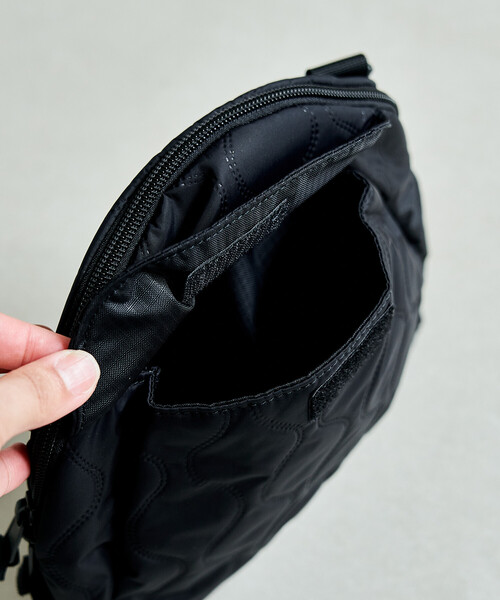 FREAK'S STORE(フリークスストア)の「GREGORY × FREAK'S STORE/グレゴリー 別注 TOASTY SHOULDER QUILT/別注トースティーキルトショルダー(ショルダーバッグ・レディース・ブラック・ONE SIZE)」の7枚目の写真