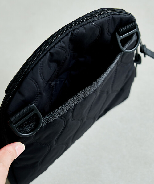 FREAK'S STORE(フリークスストア)の「GREGORY × FREAK'S STORE/グレゴリー 別注 TOASTY SHOULDER QUILT/別注トースティーキルトショルダー(ショルダーバッグ・レディース・ブラック・ONE SIZE)」の6枚目の写真