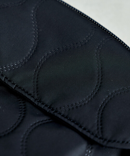 FREAK'S STORE(フリークスストア)の「GREGORY × FREAK'S STORE/グレゴリー 別注 TOASTY SHOULDER QUILT/別注トースティーキルトショルダー(ショルダーバッグ・レディース・ブラック・ONE SIZE)」の5枚目の写真