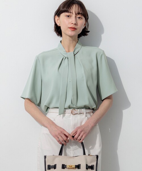 23区(ニジュウサンク)の「ストレッチジョーゼット ボウタイ ブラウス(Tシャツ/カットソー・レディース・ベージュ系/ライトグリーン系/ダークブラウン系/ネイビー系・40/38)」の3枚目の写真