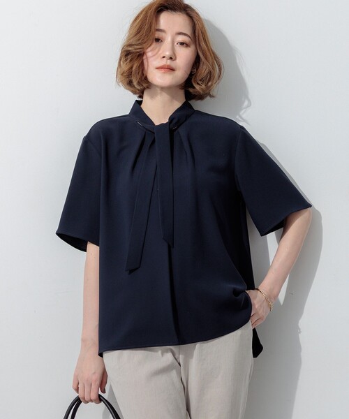 23区(ニジュウサンク)の「ストレッチジョーゼット ボウタイ ブラウス(Tシャツ/カットソー・レディース・ベージュ系/ライトグリーン系/ダークブラウン系/ネイビー系・40/38)」の4枚目の写真