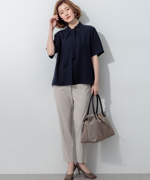 23区(ニジュウサンク)の「ストレッチジョーゼット ボウタイ ブラウス(Tシャツ/カットソー・レディース・ベージュ系/ライトグリーン系/ダークブラウン系/ネイビー系・40/38)」の16枚目の写真