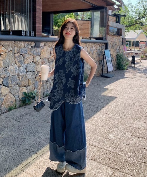 Aelina(エリナ)の「ノースリーブデニムトップス+パッチワークデニムパンツセットアップ(セットアップ・レディース・ブルー・S/M/L)」の1枚目の写真