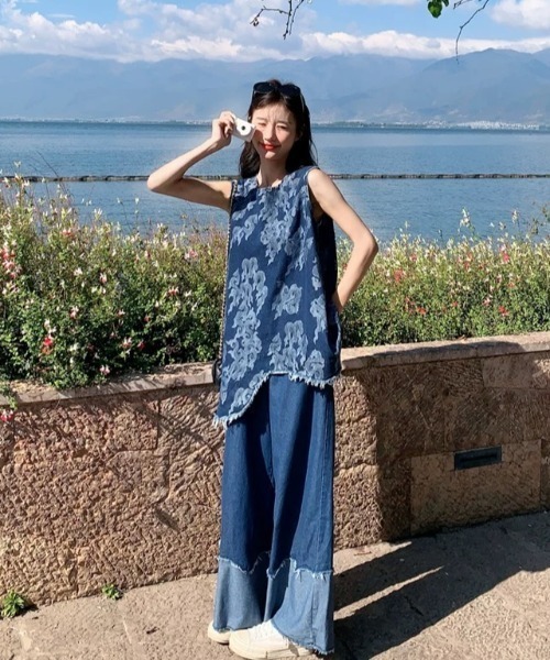 Aelina(エリナ)の「ノースリーブデニムトップス+パッチワークデニムパンツセットアップ(セットアップ・レディース・ブルー・S/M/L)」の15枚目の写真