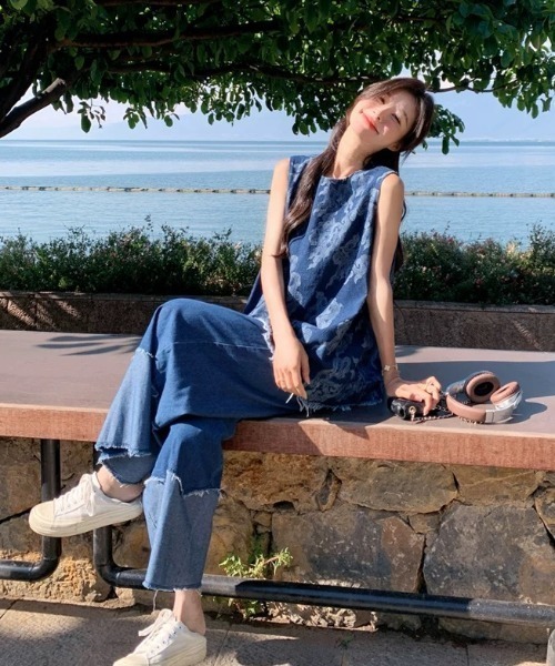 Aelina(エリナ)の「ノースリーブデニムトップス+パッチワークデニムパンツセットアップ(セットアップ・レディース・ブルー・S/M/L)」の14枚目の写真
