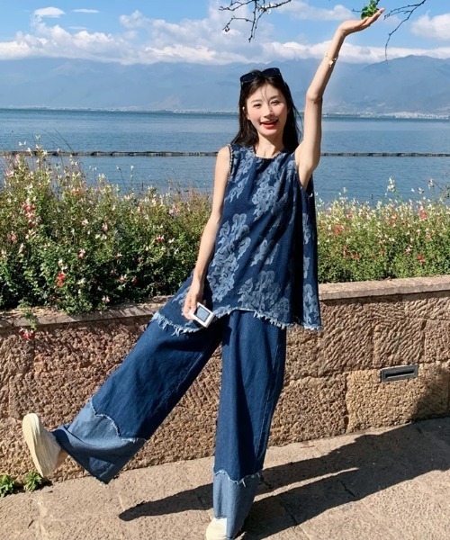 Aelina(エリナ)の「ノースリーブデニムトップス+パッチワークデニムパンツセットアップ(セットアップ・レディース・ブルー・S/M/L)」の9枚目の写真