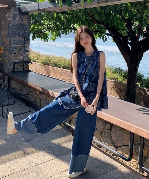 Aelina(エリナ)の「ノースリーブデニムトップス+パッチワークデニムパンツセットアップ(セットアップ・レディース・ブルー・S/M/L)」の8枚目の写真