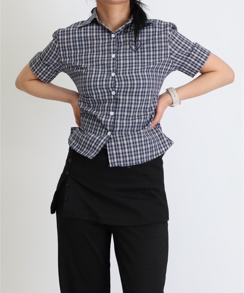 Vini(ヴィニ)の「ハート刺繍 ロールアップスリーブ チェックシャツ(シャツ/ブラウス・レディース・ブルー/イエロー・MEDIUM)」の1枚目の写真