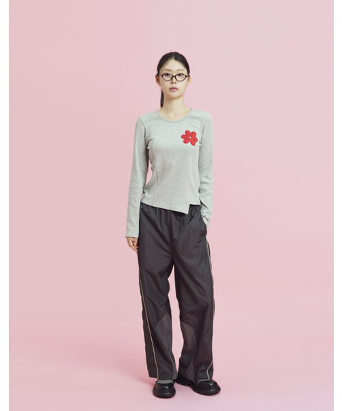 OWURA(オウラ)の「アンバランススラッシュアップリケロングスリーブ_ライトグレー(Tシャツ/カットソー・レディース・その他・FREE)」の5枚目の写真