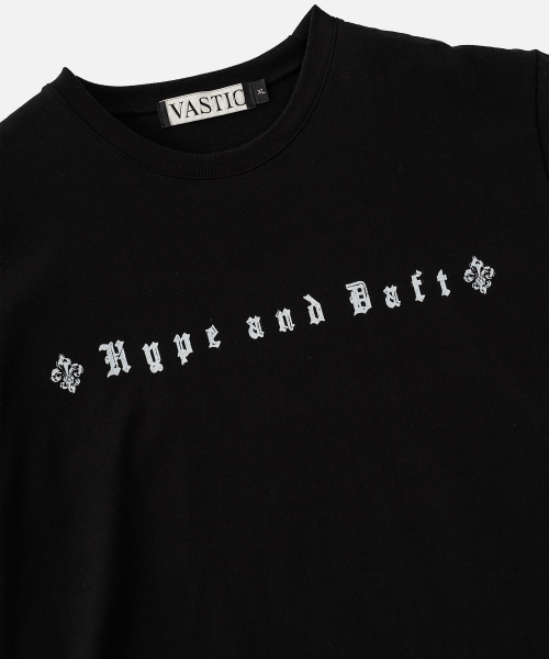 VASTIC(バスティック)の「レタリングTシャツ_ブラック(Tシャツ/カットソー・メンズ・ブラック・MEDIUM/LARGE/X-LARGE)」の4枚目の写真