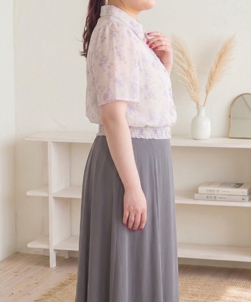p courge(ピークルジュ)の「水彩フラワープリント フレア袖 裾シャーリングブラウス(シャツ/ブラウス・レディース・ピンク/ブルー/ベージュ/ラベンダー/ミント・LL/3L/4L)」の21枚目の写真