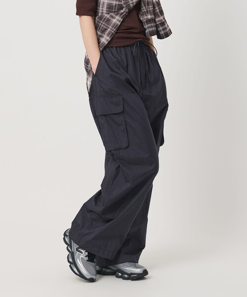 BEAUTY&YOUTH UNITED ARROWS(ビューティーアンドユースユナイテッドアローズ)の「ナイロン ドローストリング カーゴパンツ(カーゴパンツ・レディース・ライトグレー/ベージュ/ネイビー・M/S/XS)」の3枚目の写真