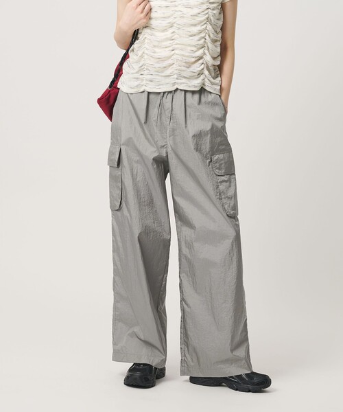 BEAUTY&YOUTH UNITED ARROWS(ビューティーアンドユースユナイテッドアローズ)の「ナイロン ドローストリング カーゴパンツ(カーゴパンツ・レディース・ライトグレー/ベージュ/ネイビー・M/S/XS)」の2枚目の写真