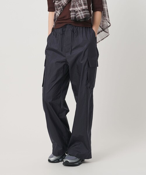 BEAUTY&YOUTH UNITED ARROWS(ビューティーアンドユースユナイテッドアローズ)の「ナイロン ドローストリング カーゴパンツ(カーゴパンツ・レディース・ライトグレー/ベージュ/ネイビー・M/S/XS)」の4枚目の写真