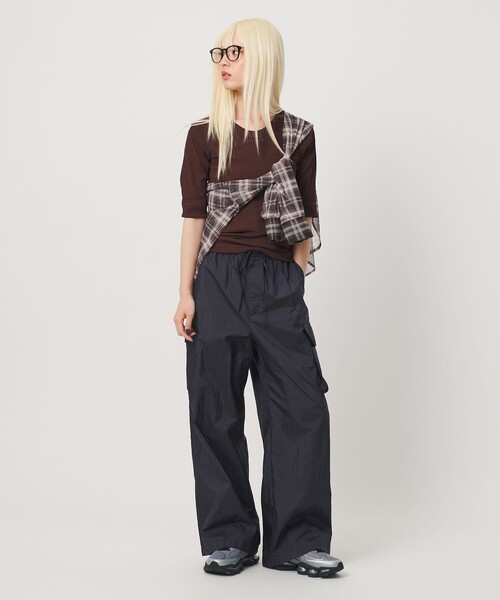 BEAUTY&YOUTH UNITED ARROWS(ビューティーアンドユースユナイテッドアローズ)の「ナイロン ドローストリング カーゴパンツ(カーゴパンツ・レディース・ライトグレー/ベージュ/ネイビー・M/S/XS)」の6枚目の写真