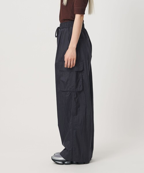 BEAUTY&YOUTH UNITED ARROWS(ビューティーアンドユースユナイテッドアローズ)の「ナイロン ドローストリング カーゴパンツ(カーゴパンツ・レディース・ライトグレー/ベージュ/ネイビー・M/S/XS)」の16枚目の写真