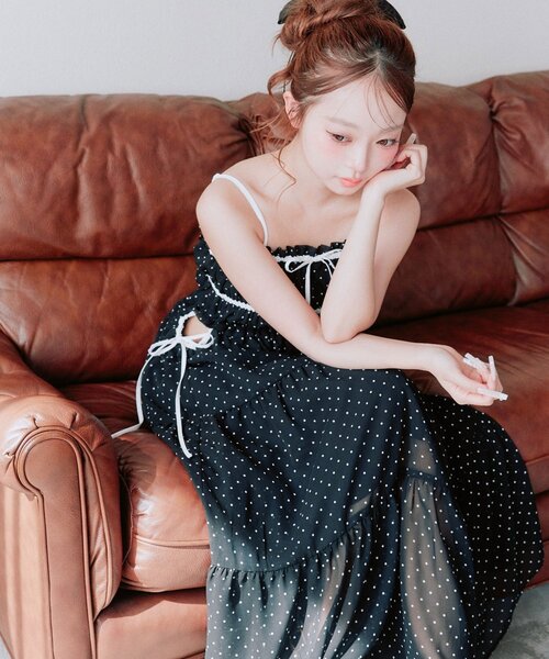 OLIVE des OLIVE(オリーブデオリーブ)の「【サイズ展開あり】わき見せティアードキャミワンピ(ワンピース・レディース・サックスブルー/ブラック/オフホワイト・MEDIUM/SMALL)」の21枚目の写真