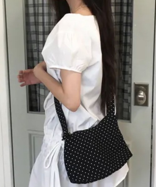 VIVID LADY(ビビッドレディー)の「パフスリーブ ペプラムミニワンピース(ワンピース・レディース・ホワイト/ブラック・FREE)」の8枚目の写真