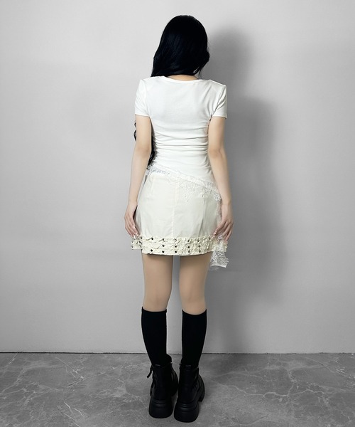 FOLLOWIN(フォロウィン)の「フリルヘムスタッズミニスカート(スカート・レディース・ブラック/アイボリー・SMALL/MEDIUM/LARGE)」の10枚目の写真
