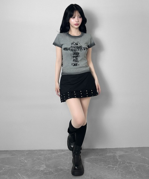 FOLLOWIN(フォロウィン)の「フリルヘムスタッズミニスカート(スカート・レディース・ブラック/アイボリー・SMALL/MEDIUM/LARGE)」の17枚目の写真