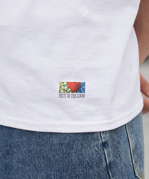 FRUIT OF THE LOOM(フルーツオブザルーム)の「FRUIT OF THE LOOM×ROOPTOKYO/フルーツオブザルーム×ループトウキョウ ブランドロゴ コラボTシャツ メンズ レディース ユニセックス 2026年 夏 夏服(Tシャツ/カットソー・メンズ・ブラック/ブラック系/ホワイト/ホワイト系・M/S/L)」の3枚目の写真