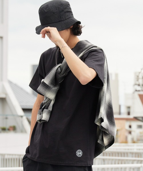 FRUIT OF THE LOOM(フルーツオブザルーム)の「FRUIT OF THE LOOM×ROOPTOKYO/フルーツオブザルーム×ループトウキョウ ブランドロゴ コラボTシャツ メンズ レディース ユニセックス 2026年 夏 夏服(Tシャツ/カットソー・メンズ・ブラック/ブラック系/ホワイト/ホワイト系・M/S/L)」の4枚目の写真