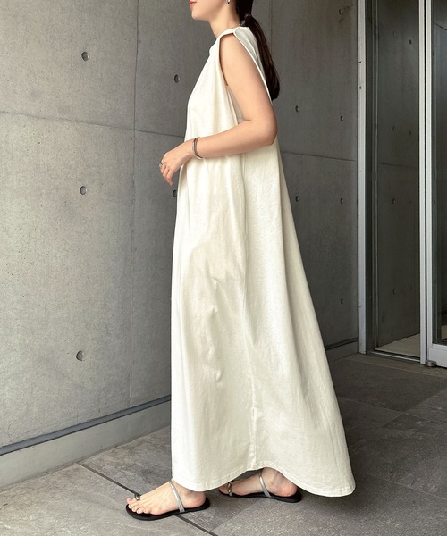 andme(アンドミー)の「オーバーサイズノースリーブロングワンピース(ワンピース・レディース・杢グレー/キナリ/ブラック・FREE)」の8枚目の写真