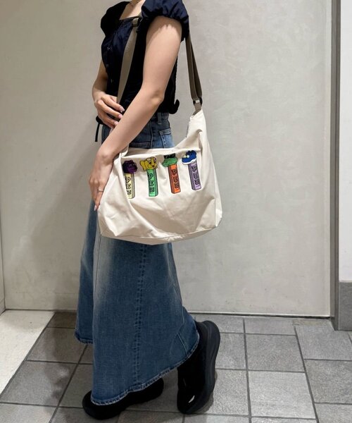 ear PAPILLONNER（イアパピヨネ）の「【PEZ(ペッツ)×ear】クロスショルダーバッグ（ショルダーバッグ・レディース・ブラック/カーキ/アイボリー・FREE）」の4枚目の写真