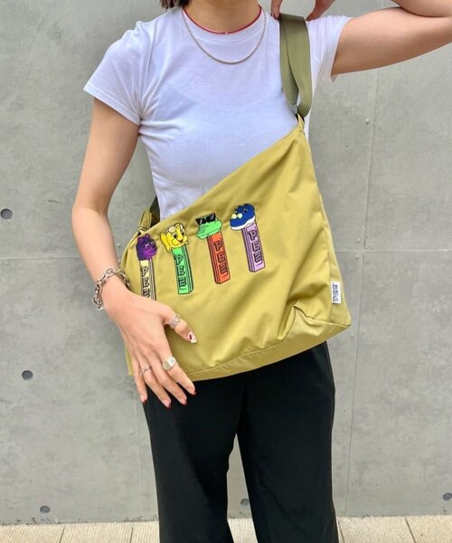ear PAPILLONNER（イアパピヨネ）の「【PEZ(ペッツ)×ear】クロスショルダーバッグ（ショルダーバッグ・レディース・ブラック/カーキ/アイボリー・FREE）」の9枚目の写真