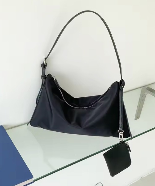 enlit(エンリット)の「【 elint 】フラット スクエア ワンショルダーバッグ ミニポーチ付き(ショルダーバッグ・レディース・アイボリー/ブラック/ブラウン/モスグリーン・FREE)」の3枚目の写真