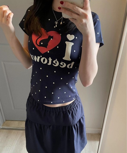 AsheKsha(アシクシャ)の「ネイビーブルーの水玉模様のハートキャットプリントTシャツ(Tシャツ/カットソー・レディース・ネイビー・M)」の2枚目の写真