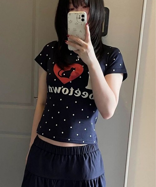 AsheKsha(アシクシャ)の「ネイビーブルーの水玉模様のハートキャットプリントTシャツ(Tシャツ/カットソー・レディース・ネイビー・M)」の8枚目の写真