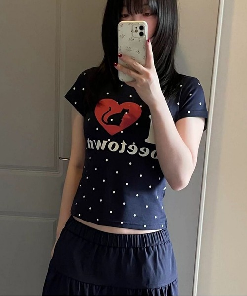 AsheKsha(アシクシャ)の「ネイビーブルーの水玉模様のハートキャットプリントTシャツ(Tシャツ/カットソー・レディース・ネイビー・M)」の9枚目の写真