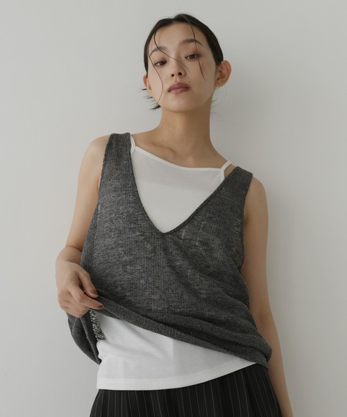  hellam（へラム）の「2wayシアーノースリーブ×キャミソールセットトップス（Tシャツ/カットソー・レディース・ブラック/チャコール/ブラウン/グレイッシュベージュ・FREE）」の20枚目の写真