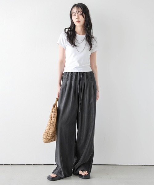 AMELY(エミリー)の「タックワイド デニムイージーパンツ(デニムパンツ・レディース・ブルー/ブラック/ライトブルー・L/M)」の16枚目の写真