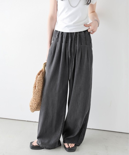 AMELY(エミリー)の「タックワイド デニムイージーパンツ(デニムパンツ・レディース・ブルー/ブラック/ライトブルー・L/M)」の17枚目の写真