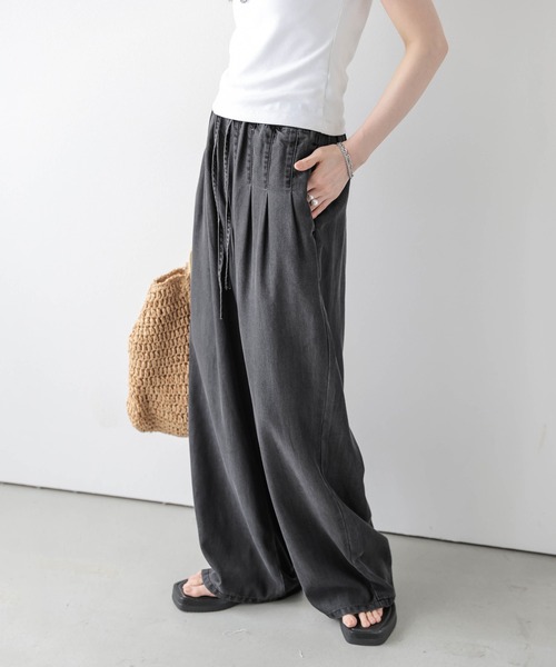 AMELY(エミリー)の「タックワイド デニムイージーパンツ(デニムパンツ・レディース・ブルー/ブラック/ライトブルー・L/M)」の18枚目の写真