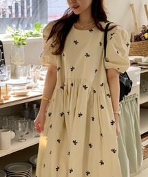 刺繍リボンタイワンピース
