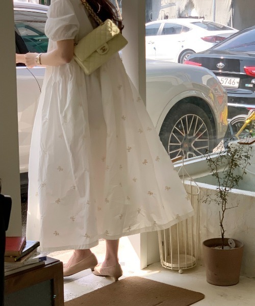 Aelina(エリナ)の「刺繍リボンタイワンピース(ワンピース・レディース・ベージュ/ホワイト・FREE)」の22枚目の写真