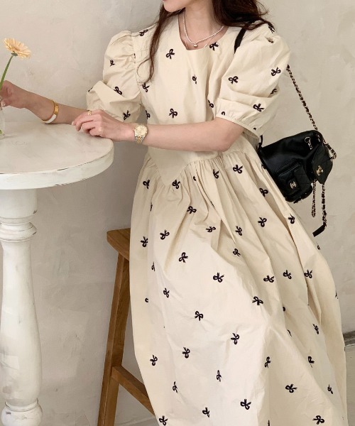 Aelina(エリナ)の「刺繍リボンタイワンピース(ワンピース・レディース・ベージュ/ホワイト・FREE)」の13枚目の写真