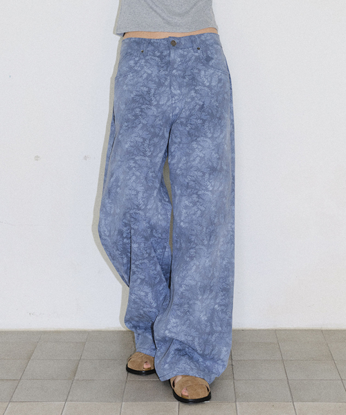EN OR（エンオール）の「[CORE] FLOWER PRINT STRAIGHT DENIM PANTS - BLUE（デニムパンツ・レディース・その他・MEDIUM/SMALL）」の2枚目の写真