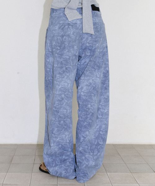 EN OR（エンオール）の「[CORE] FLOWER PRINT STRAIGHT DENIM PANTS - BLUE（デニムパンツ・レディース・その他・MEDIUM/SMALL）」の4枚目の写真