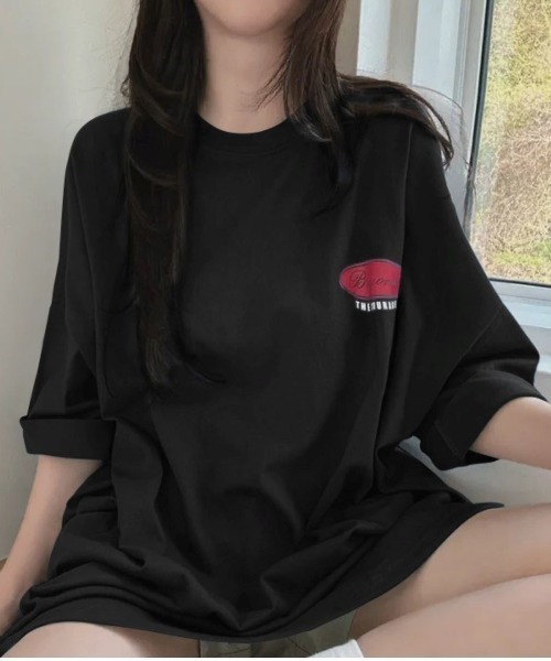 Lips(リップス)の「存在感のあるバックロゴで後ろ姿までおしゃれに。ゆるっと着こなせるオーバーサイズビッグTシャツ(Tシャツ/カットソー・レディース・ブラック・FREE)」の5枚目の写真