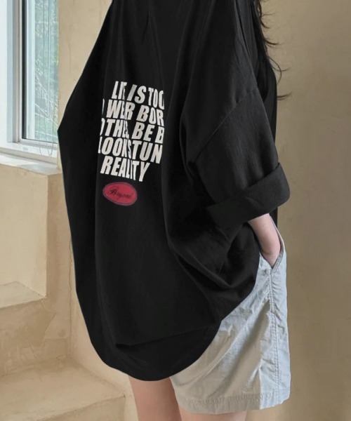 Lips(リップス)の「存在感のあるバックロゴで後ろ姿までおしゃれに。ゆるっと着こなせるオーバーサイズビッグTシャツ(Tシャツ/カットソー・レディース・ブラック・FREE)」の6枚目の写真