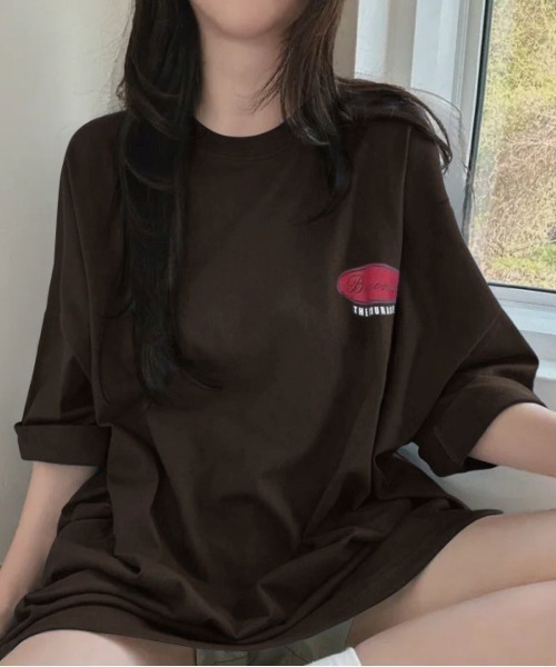 Lips(リップス)の「存在感のあるバックロゴで後ろ姿までおしゃれに。ゆるっと着こなせるオーバーサイズビッグTシャツ(Tシャツ/カットソー・レディース・ブラック・FREE)」の10枚目の写真