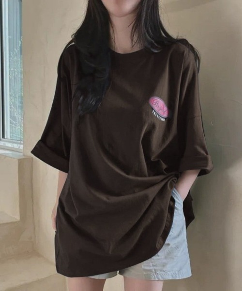 Lips(リップス)の「存在感のあるバックロゴで後ろ姿までおしゃれに。ゆるっと着こなせるオーバーサイズビッグTシャツ(Tシャツ/カットソー・レディース・ブラック・FREE)」の12枚目の写真