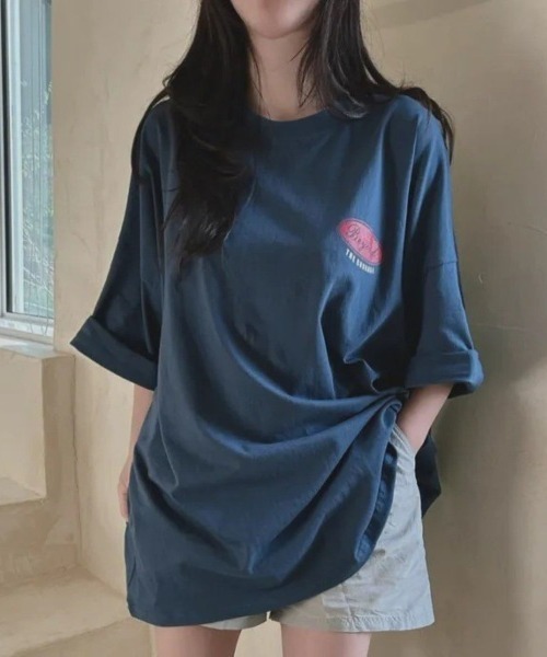 Lips(リップス)の「存在感のあるバックロゴで後ろ姿までおしゃれに。ゆるっと着こなせるオーバーサイズビッグTシャツ(Tシャツ/カットソー・レディース・ブラック・FREE)」の16枚目の写真