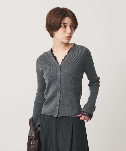 BEAUTY&YOUTH UNITED ARROWS(ビューティーアンドユースユナイテッドアローズ)の「コットンカシミヤ レーストリム Vネックカーディガン ウォッシャブル(カーディガン/ボレロ・レディース・グレー/オフホワイト/ブラック・FREE)」の1枚目の写真