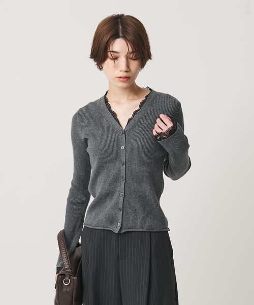 BEAUTY&YOUTH UNITED ARROWS(ビューティーアンドユースユナイテッドアローズ)の「コットンカシミヤ レーストリム Vネックカーディガン ウォッシャブル(カーディガン/ボレロ・レディース・グレー/オフホワイト/ブラック・FREE)」の4枚目の写真