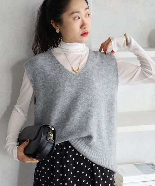 le.coeur blanc(ルクールブラン)の「《WEB限定》イージーケア/ウォッシャブルVネックベスト(ニット/セーター・レディース・ブラック・38)」の4枚目の写真